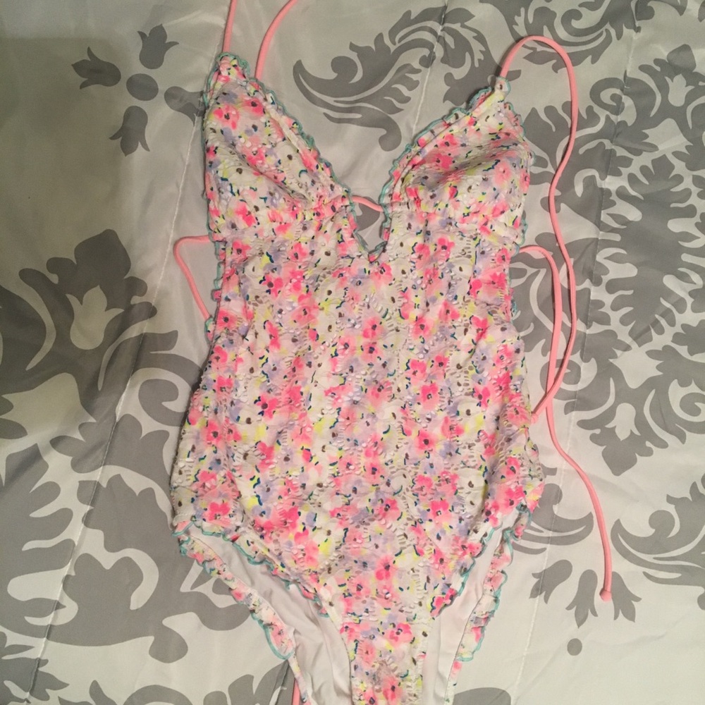VS one piece suit